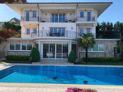 Villa For Rent In Buyukgekmege - Istanbul