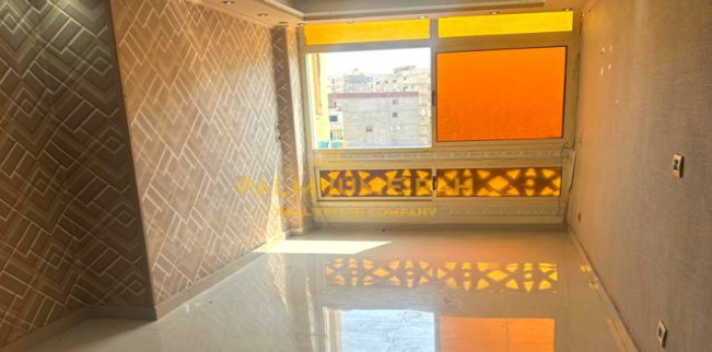 شقة للبيع فى محرم بك - قسم محرم بك - الإسكندرية
